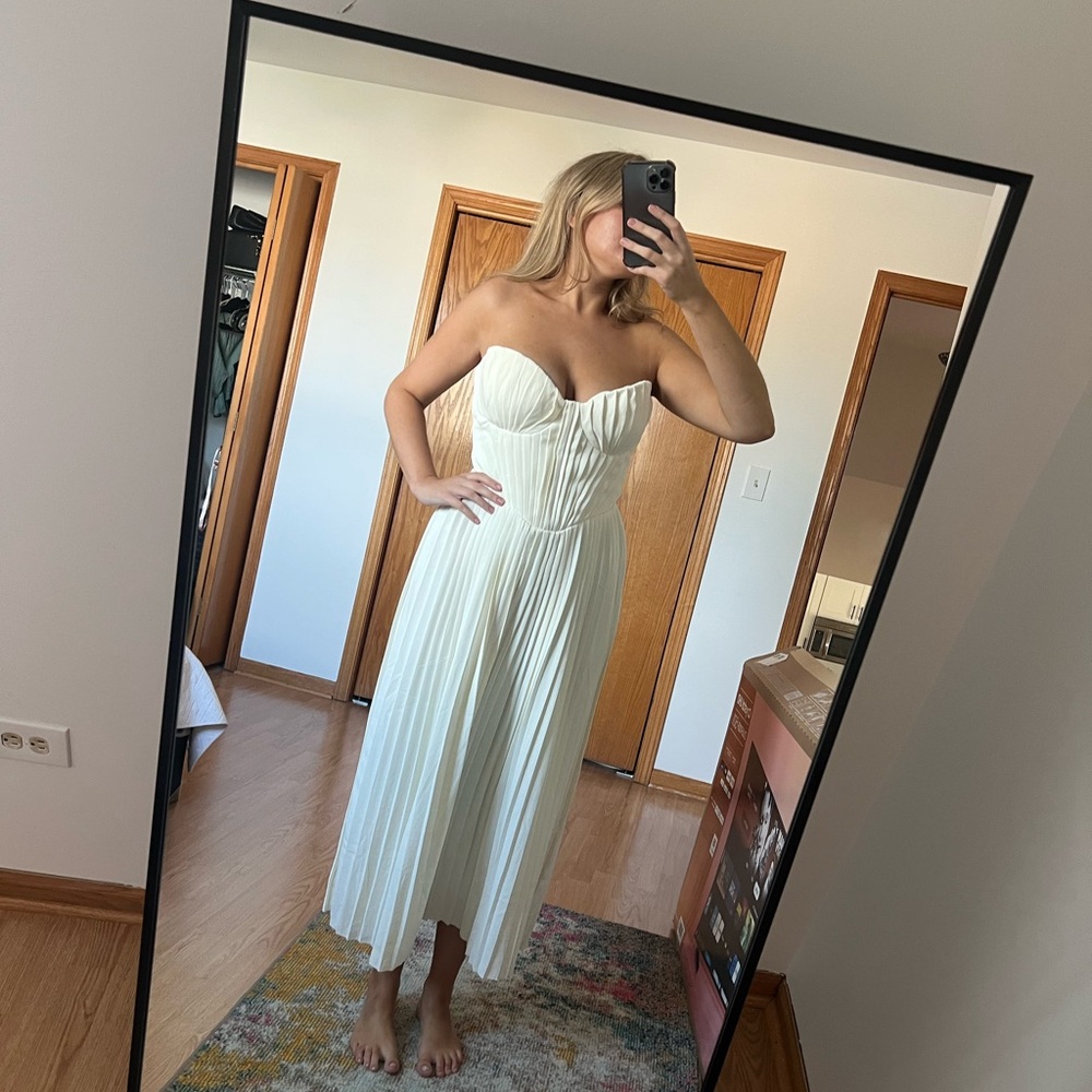 HOUSE OF CB 'Amorata' Ivory Pleated Maxi Dress XS Plus Cup - Picture 11 of 11